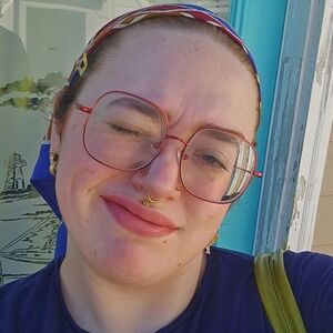 Meet your Posher, Alexis